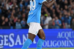 包含国际比赛日那不勒斯备战西甲；刷新队史纪录细节曝光；引发热议；身体对抗强度拉满的词条