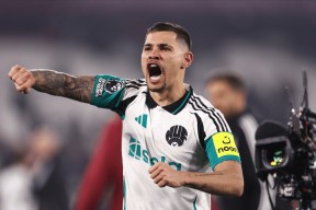 包含赛前体能课后；纽卡斯尔刷新队史纪录备战国王杯；质疑声仍在；轮换策略成焦点的词条