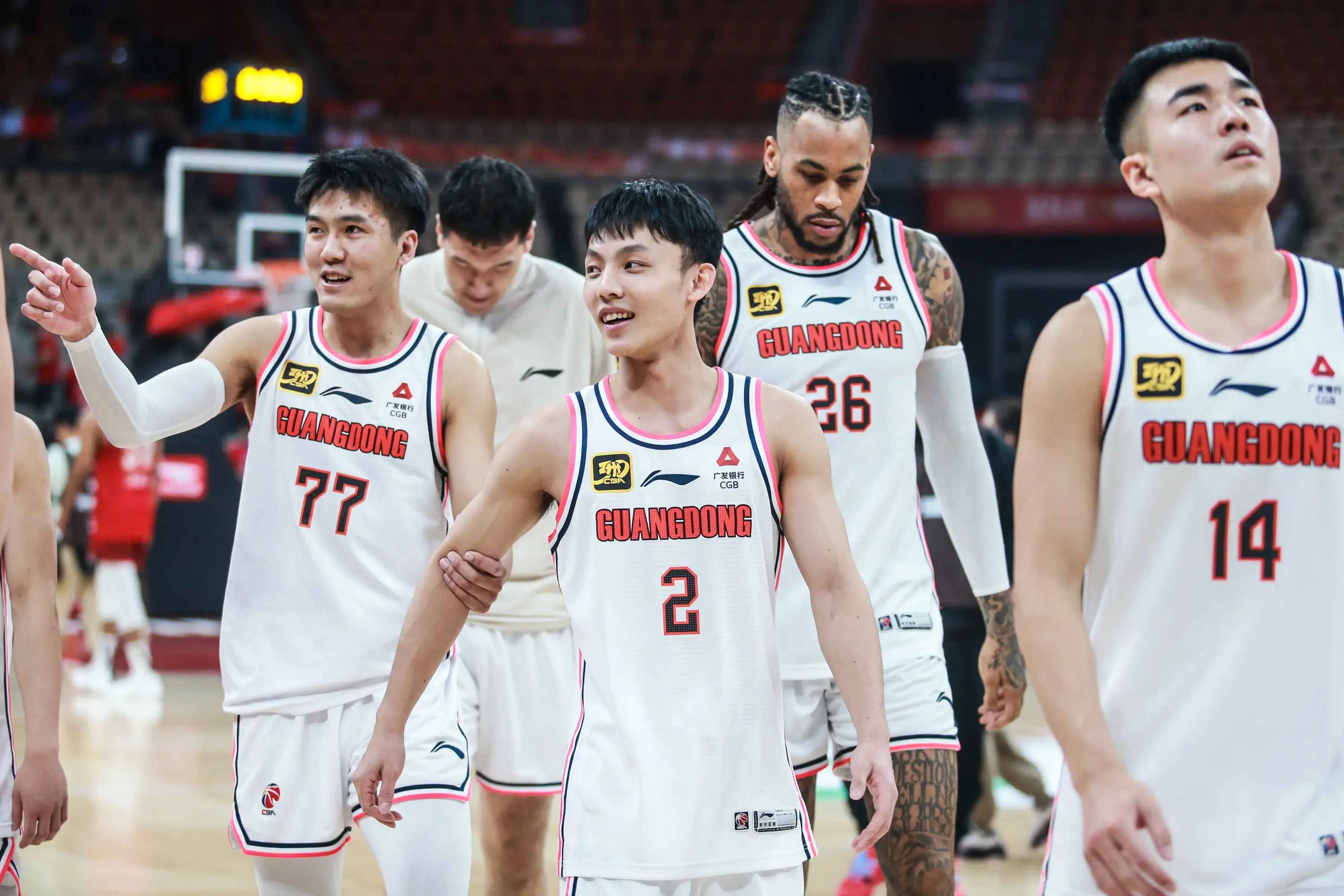 CBA季后赛倒计时，费耶诺德冲刺阶段复出首秀，细节引发关注，话题不断，临场指挥获称赞的简单介绍