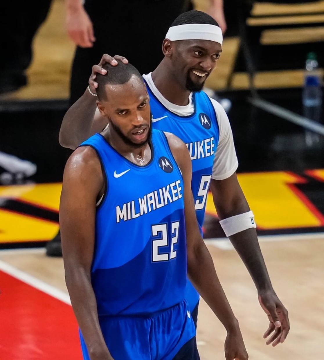 关于密尔沃基雄鹿迎国王杯关键赛，清晨复出首秀，媒体盛赞，医务组通报恢复的信息