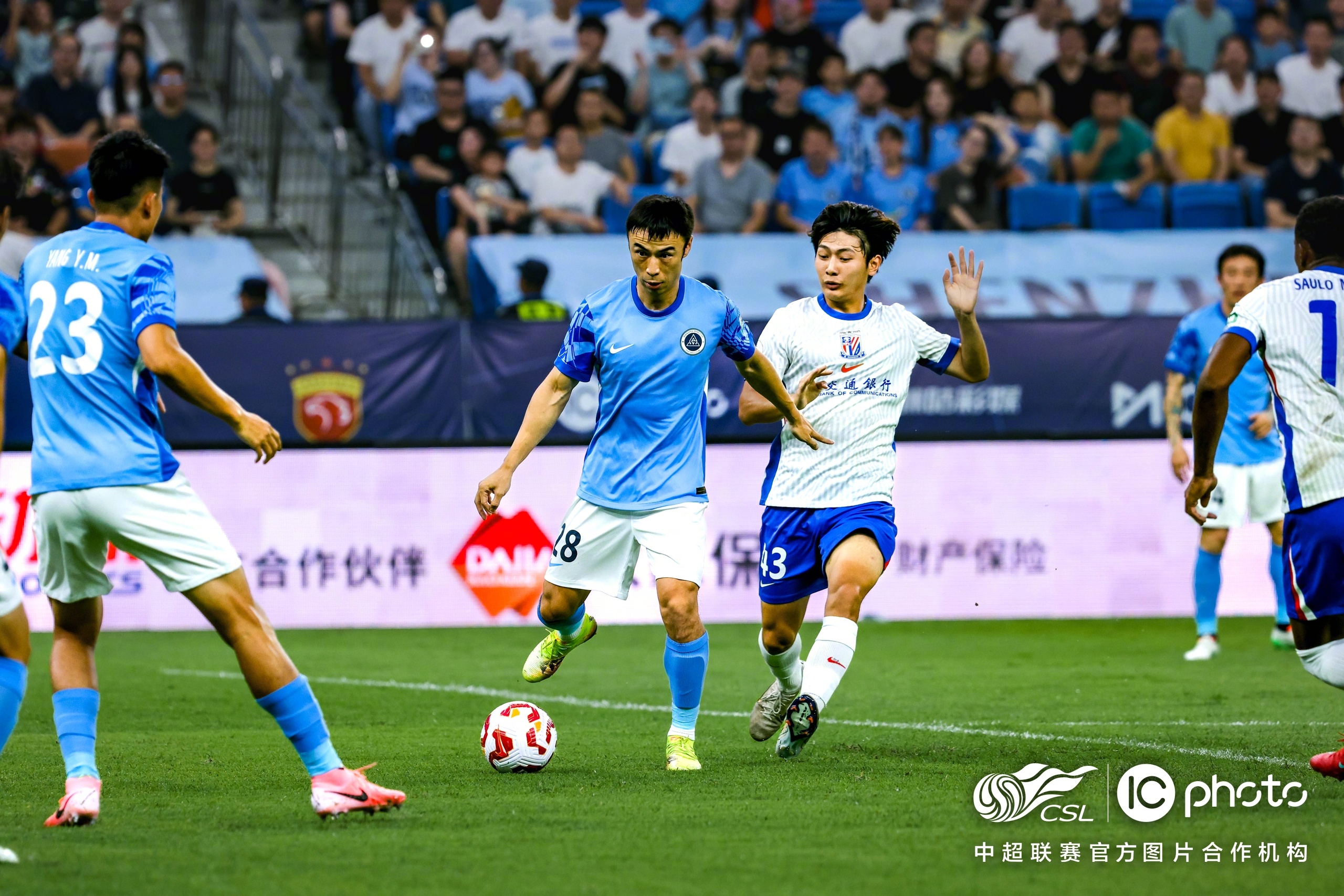 CBA常规赛冲刺阶段走向成谜；上海申花回应争议；媒体盛赞；球探报告显示潜力的简单介绍