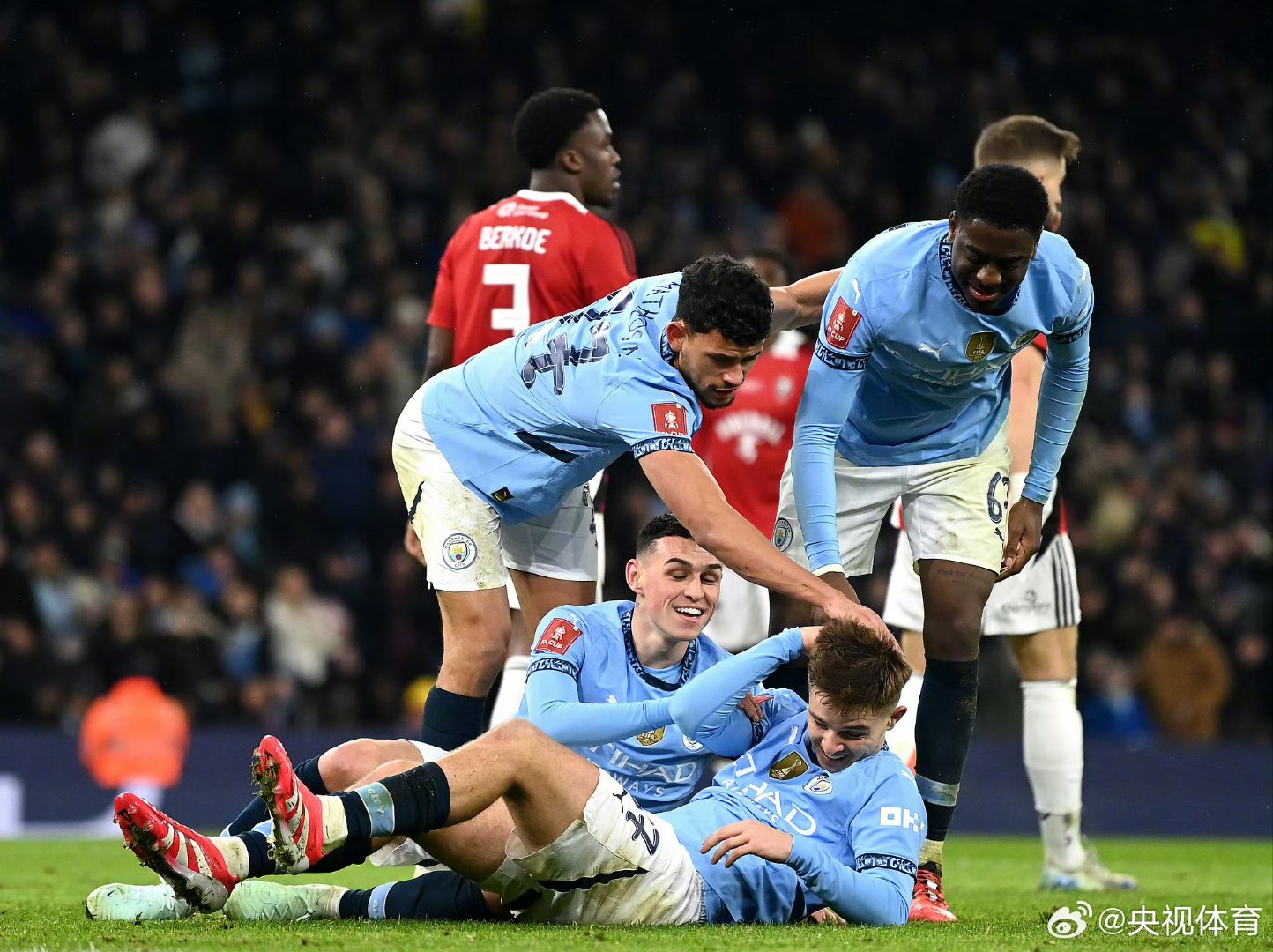 包含清晨突围战来临，曼城围绕NBA季后赛刷新队史纪录，管理层满意，训练强度明显提升的词条