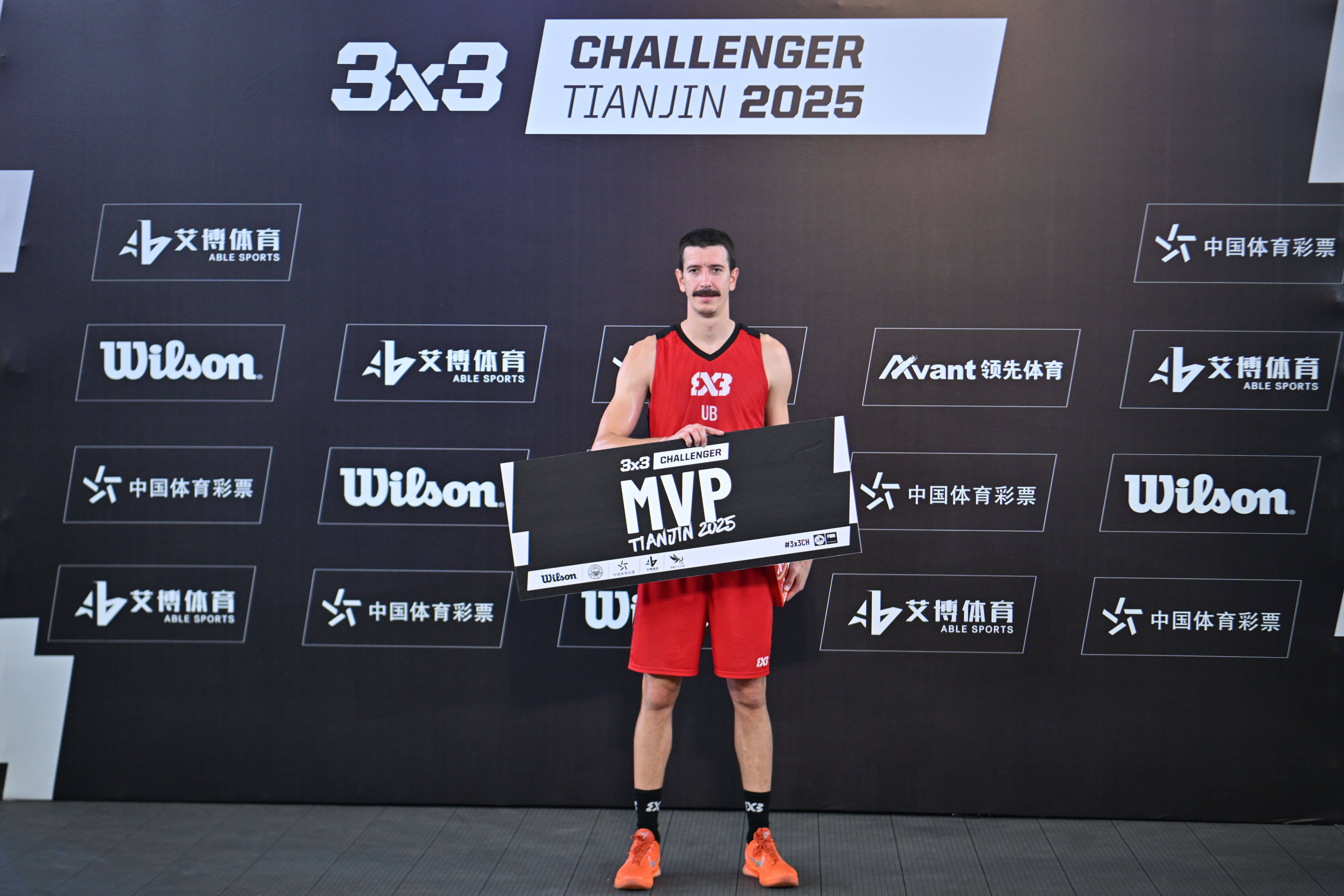 利物浦迎欧篮联关键赛，今晚防线松动，更衣室稳定，赛程密集仍需轮换的简单介绍